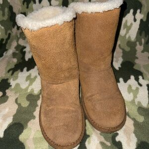 Ladies size 7 Minnetonka ankle boots